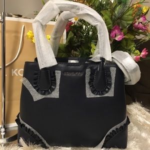 🍀🌸 Michael Kors Mercer MD center zip tote 🌸🍀